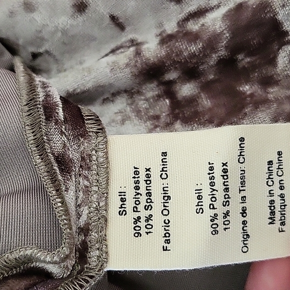 L'agence green v- neck long sleeve button up top, size Small. Great condition - Picture 7 of 8